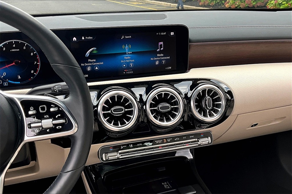 2023 Mercedes Benz CLA 250 4MATIC photo 6