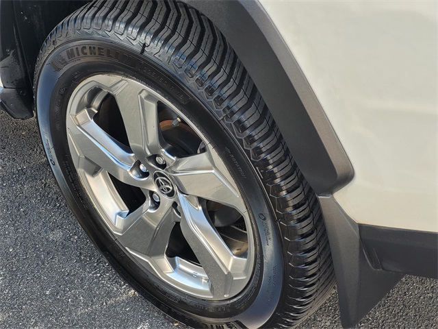 2020 Toyota RAV4 Hybrid Limited photo 3