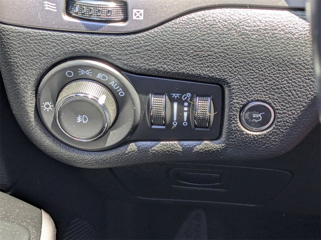 2021 Jeep Cherokee Latitude Lux photo 13