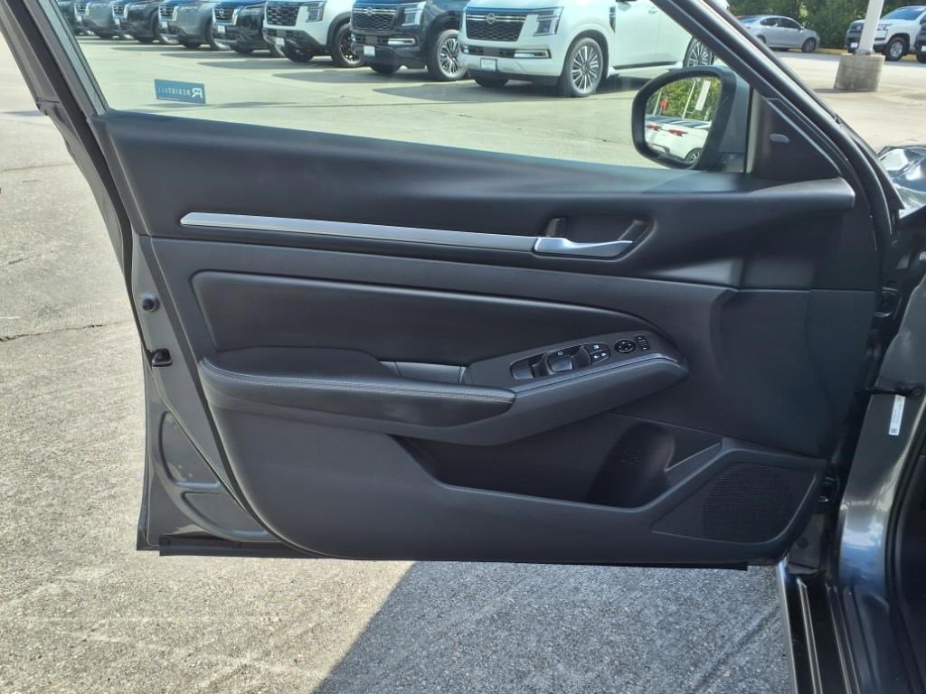 2022 Nissan Altima 2.5 SV photo 11