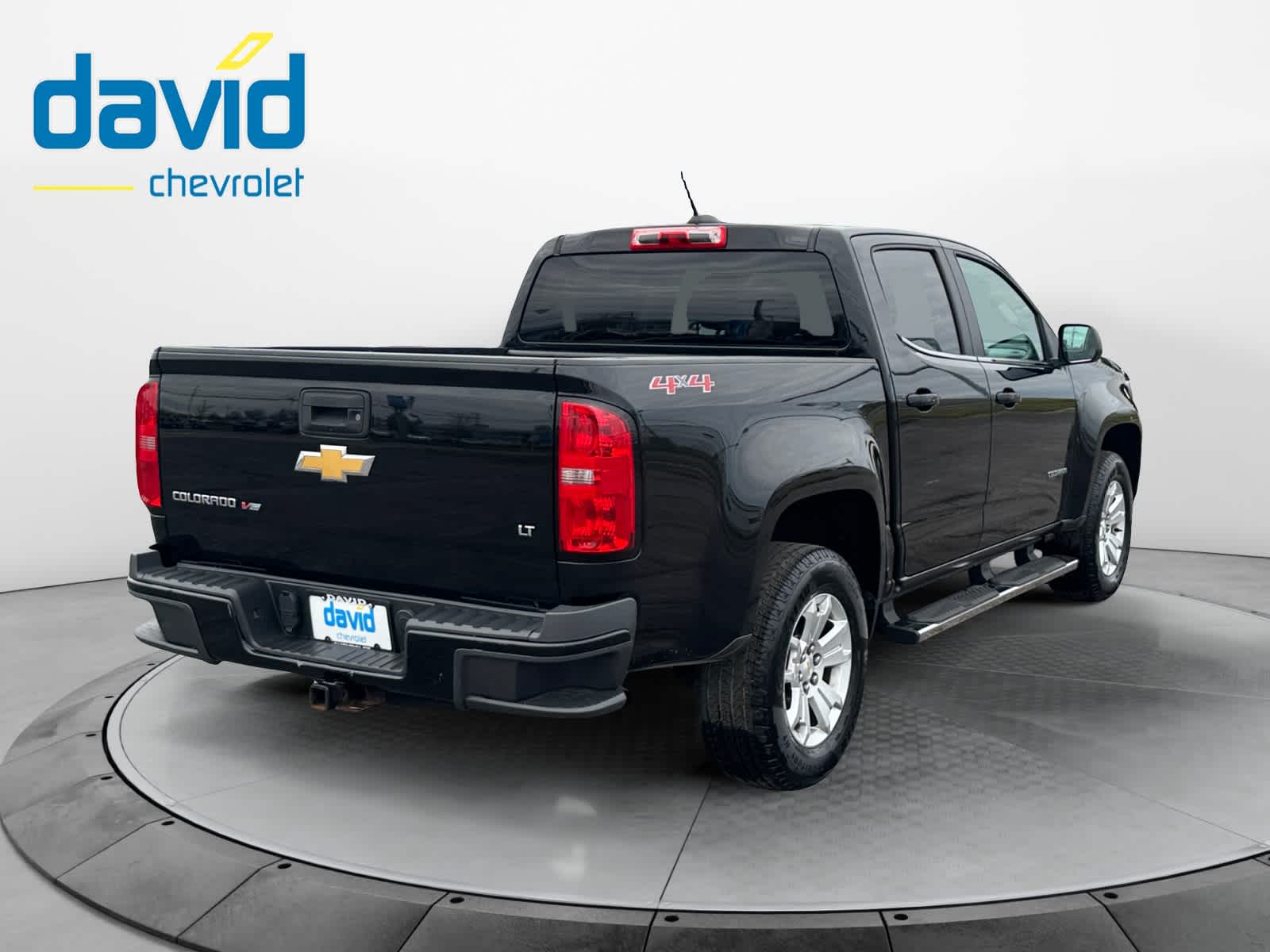 2018 Chevrolet Colorado LT photo 3