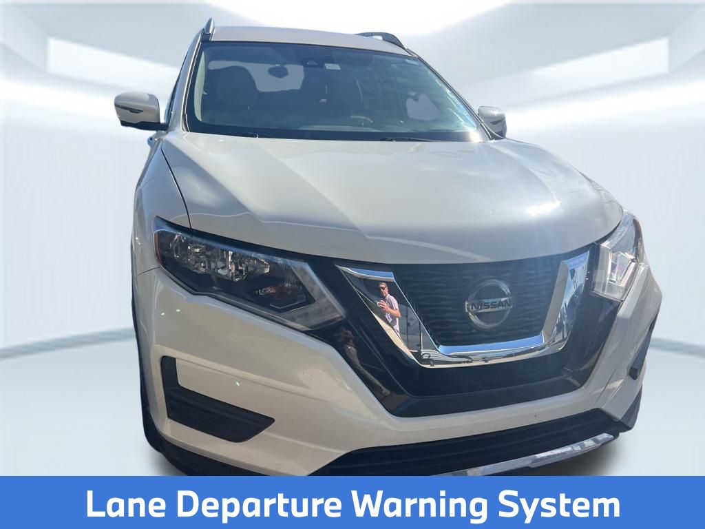 2020 Nissan Rogue SV photo 2