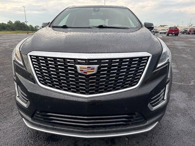 2021 Cadillac XT5 Premium Luxury photo 2
