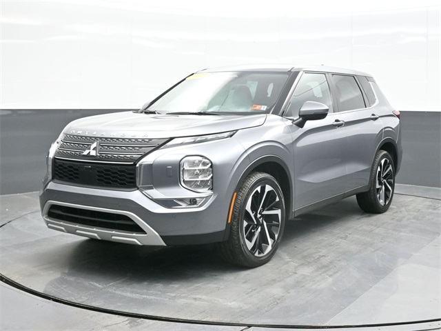 2023 Mitsubishi Outlander SE's photo