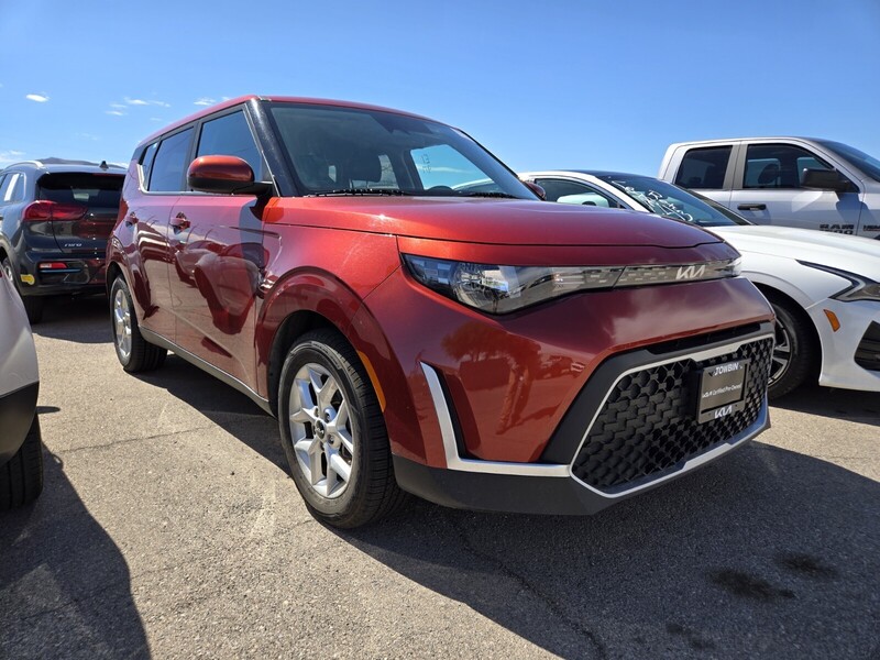 2024 Kia Soul LX photo 2