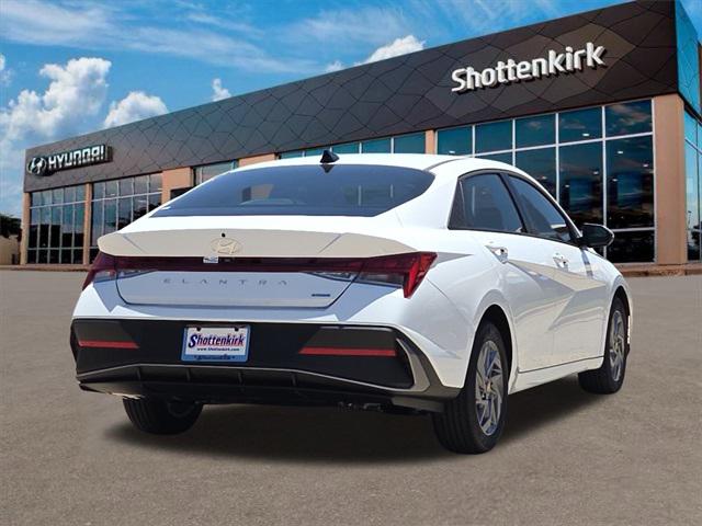 2025 Hyundai Elantra Hybrid Blue photo 3