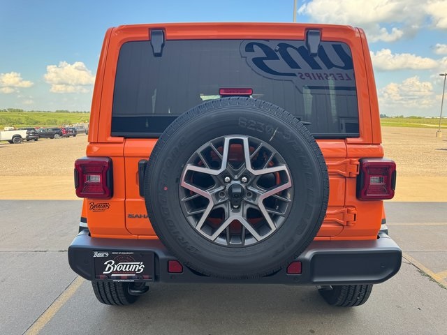 2025 Jeep Wrangler Sahara photo 4
