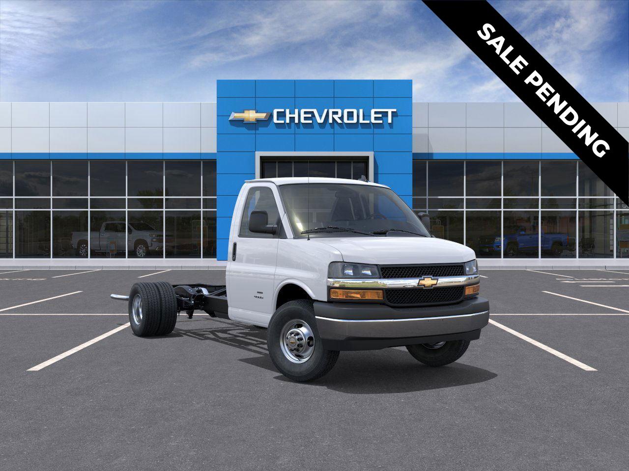 2025 Chevrolet Express Cutaway Base's photo