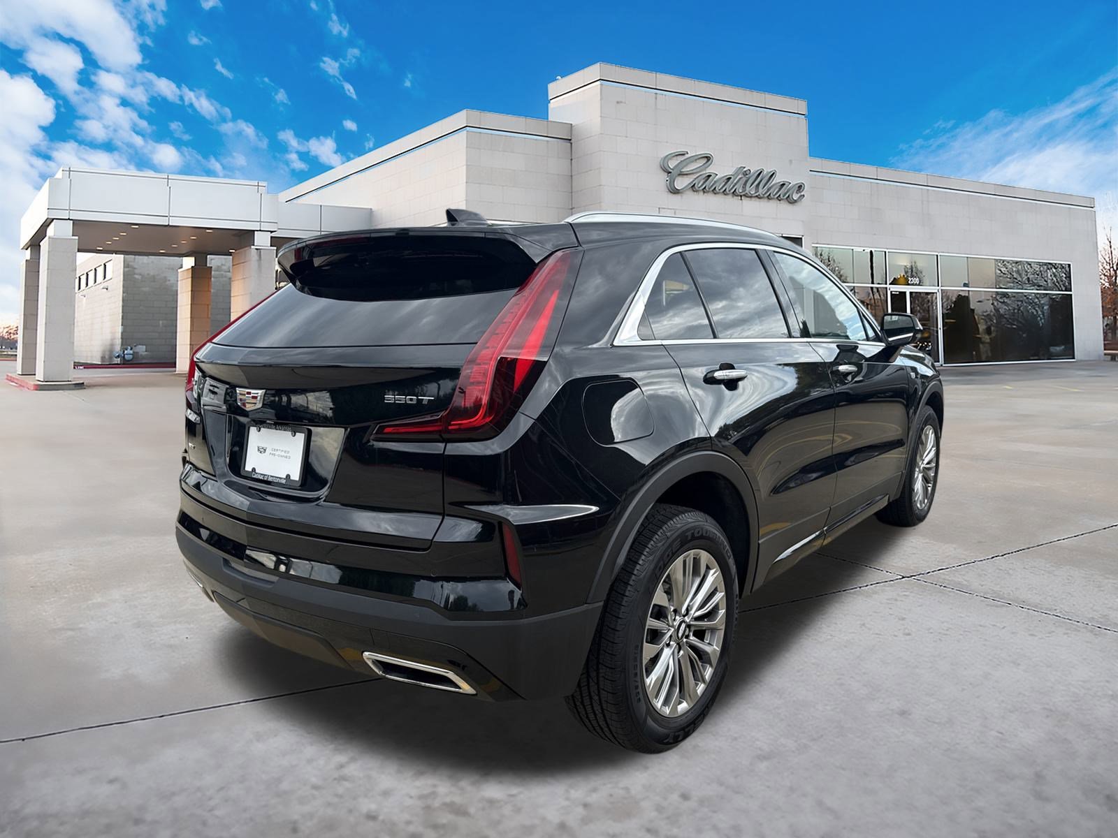 2024 Cadillac XT4 Premium Luxury photo 3