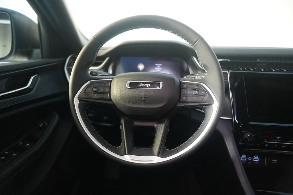 Used 2025 White Jeep Laredo image 20