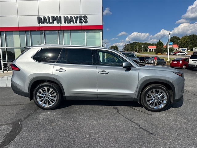 2024 Toyota Grand Highlander Platinum photo 2