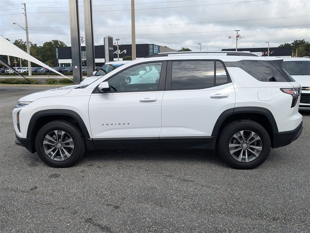 2025 Chevrolet Equinox LT photo 3
