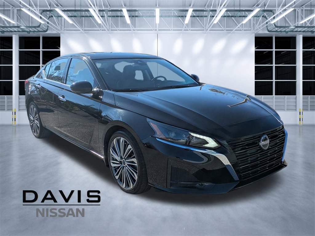 2023 Nissan Altima SL's photo