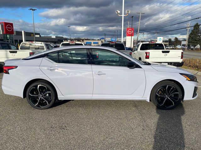 2025 Nissan Altima SR photo 2