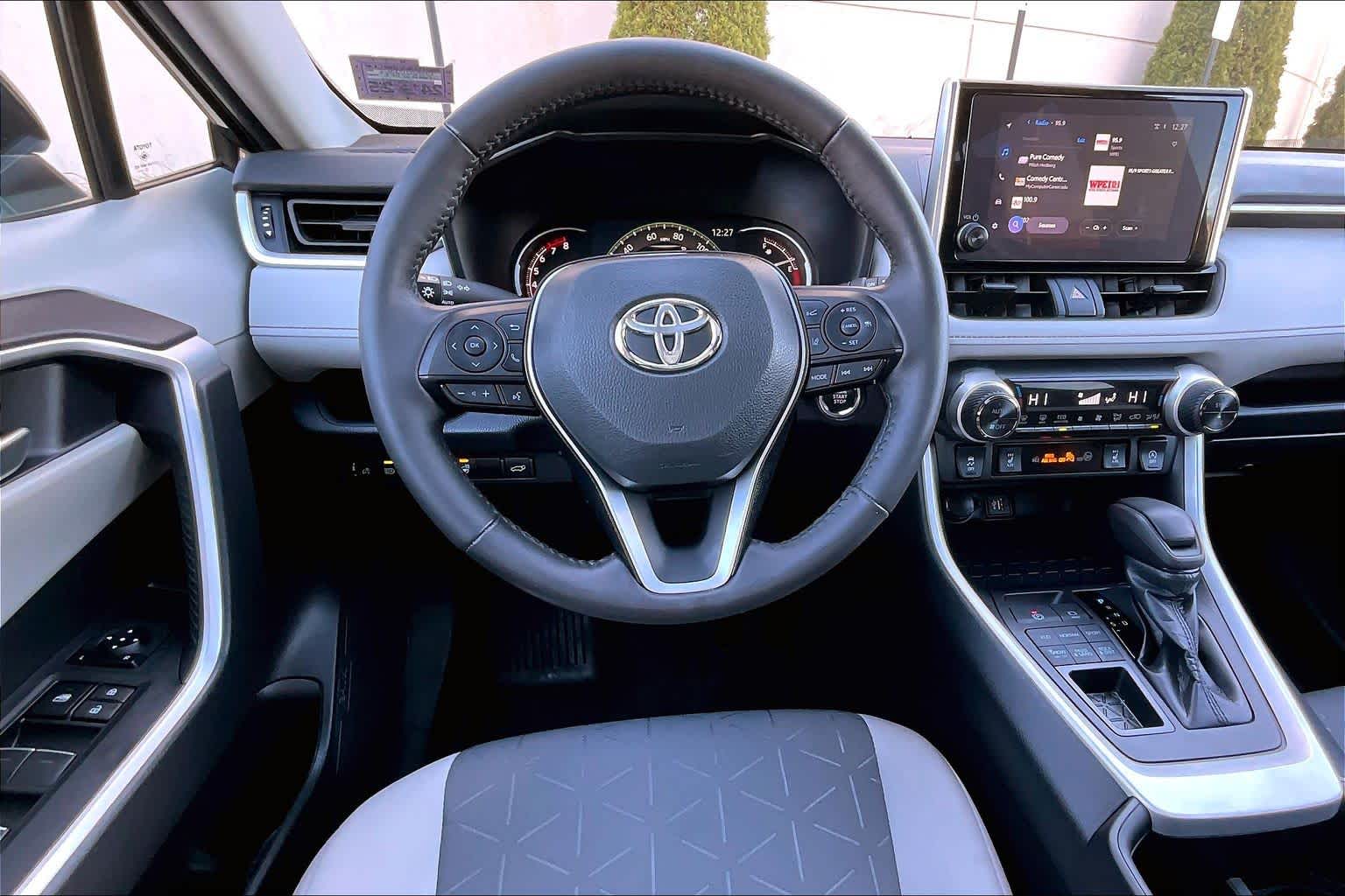 2024 Toyota RAV4 XLE photo 4