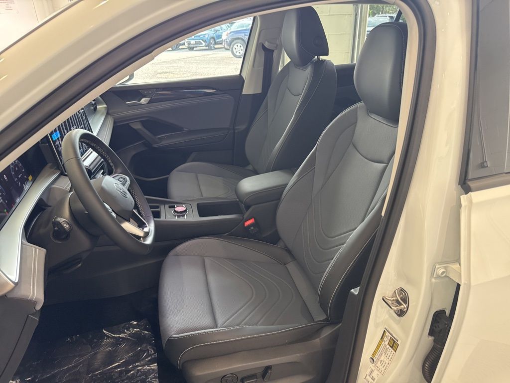 2025 Volkswagen Tiguan SE photo 11
