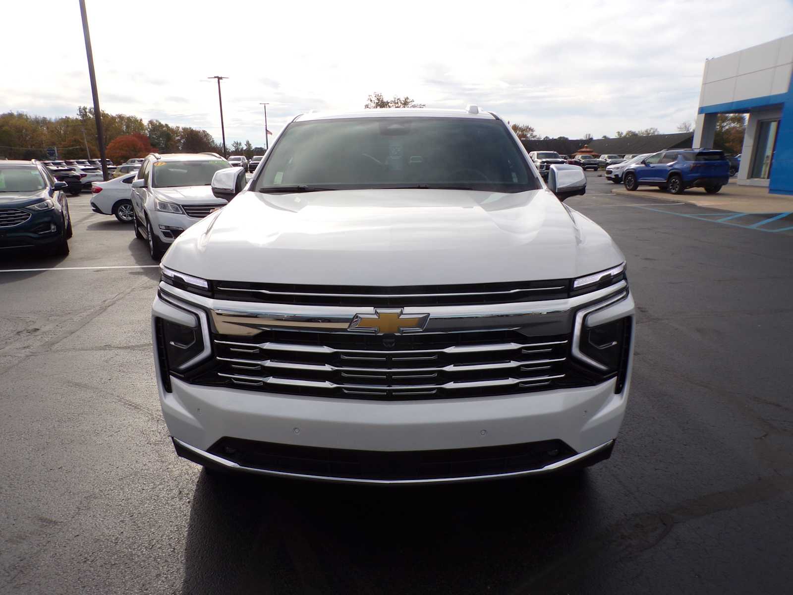 2025 Chevrolet Suburban Premier photo 3