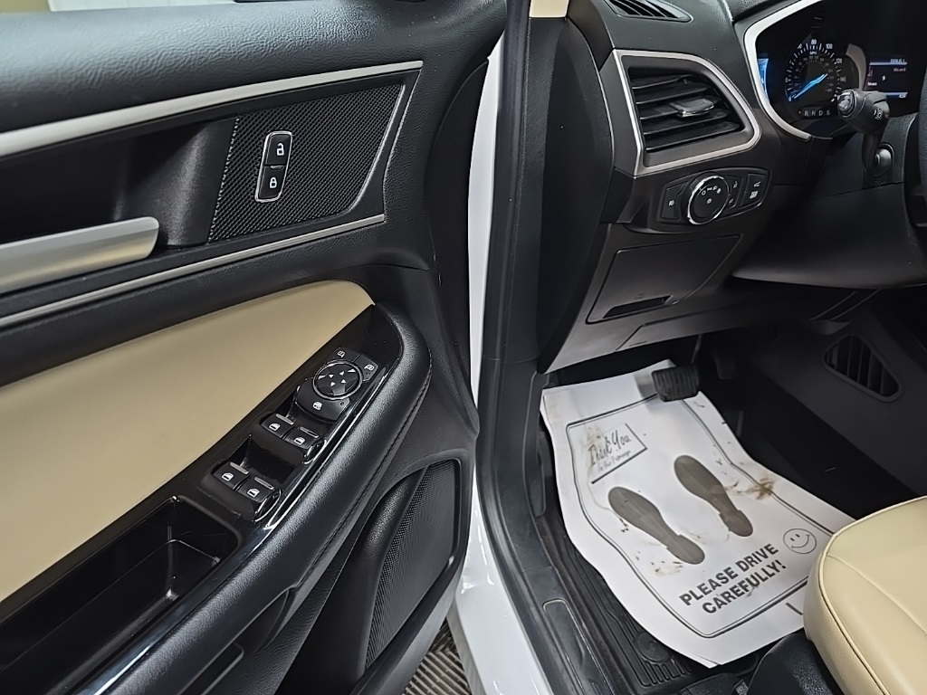 2020 Ford Edge SEL photo 27