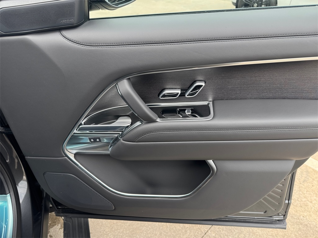 2025 Land Rover Range Rover SE photo 14