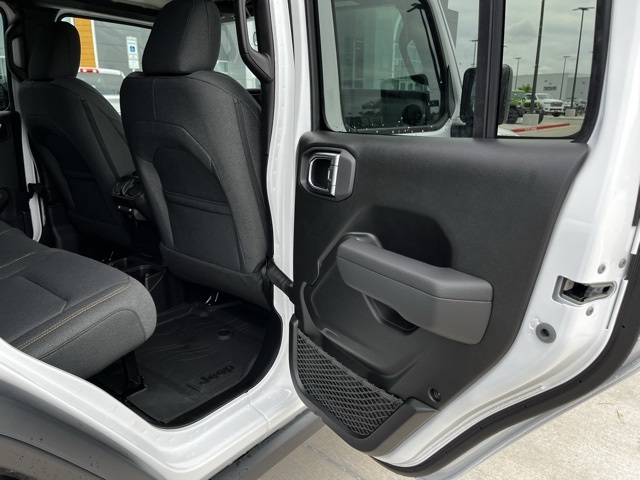 2025 Jeep Wrangler Willys photo 18