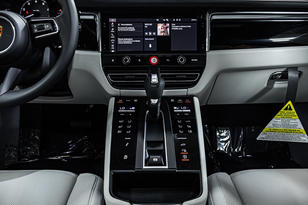 2025 Porsche Macan S photo 16