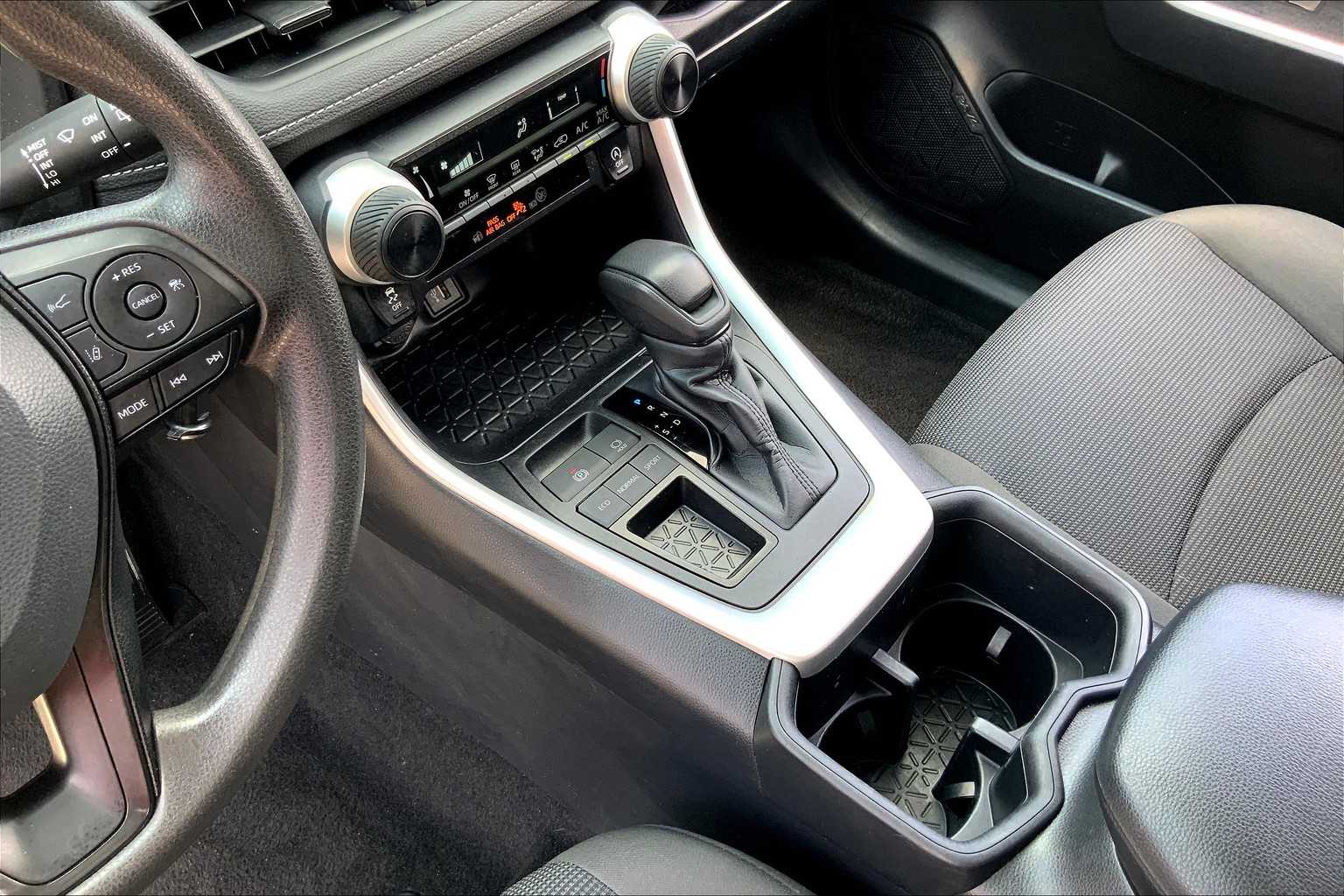 2024 Toyota RAV4 LE photo 13