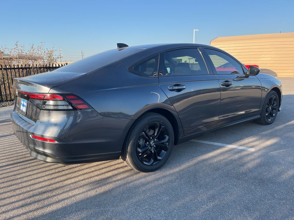 2025 Honda Accord SE photo 2