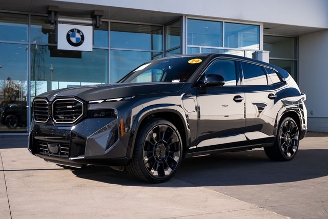 2024 BMW XM Base's photo