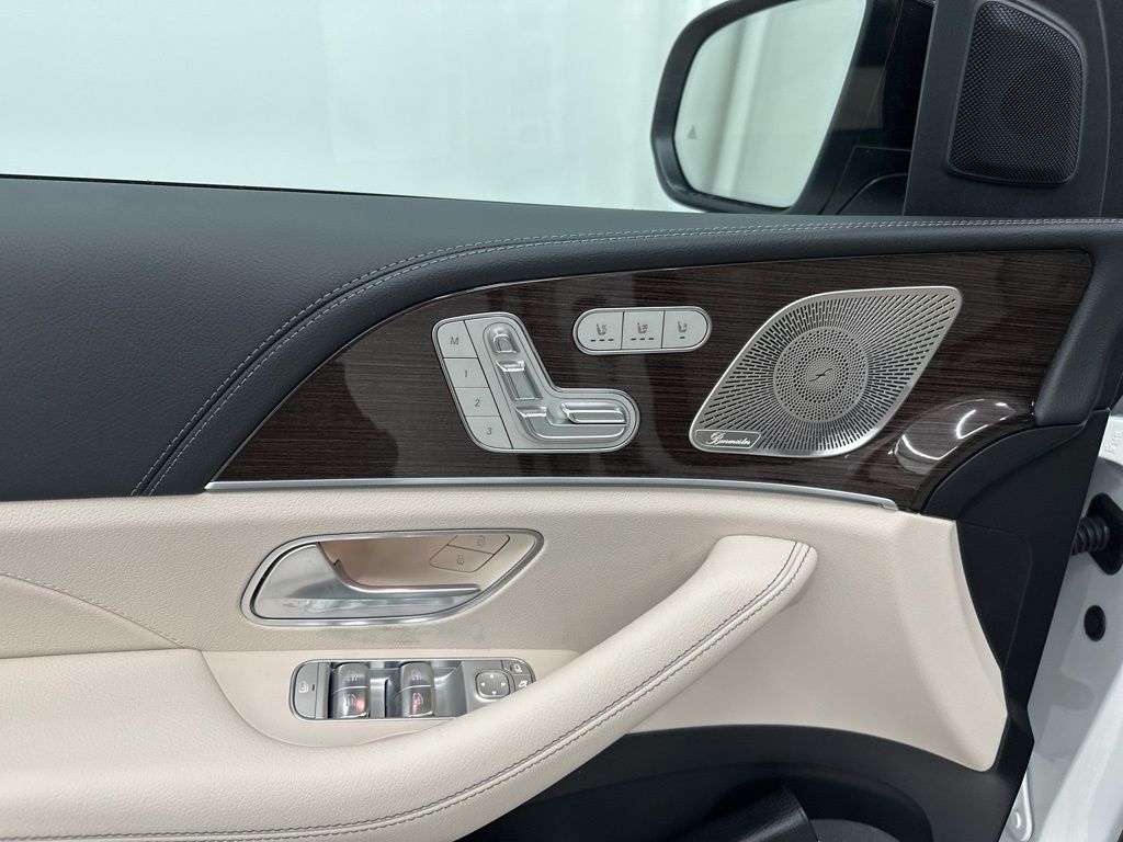2026 Mercedes Benz GLS 450 4MATIC photo 11