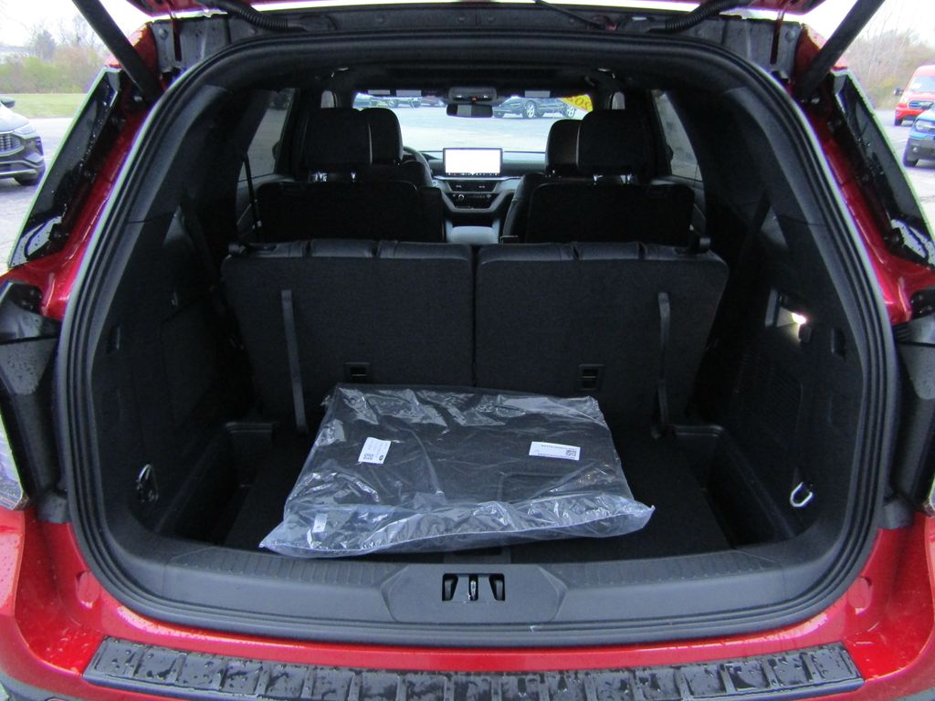 2025 Ford Explorer ST-Line photo 4