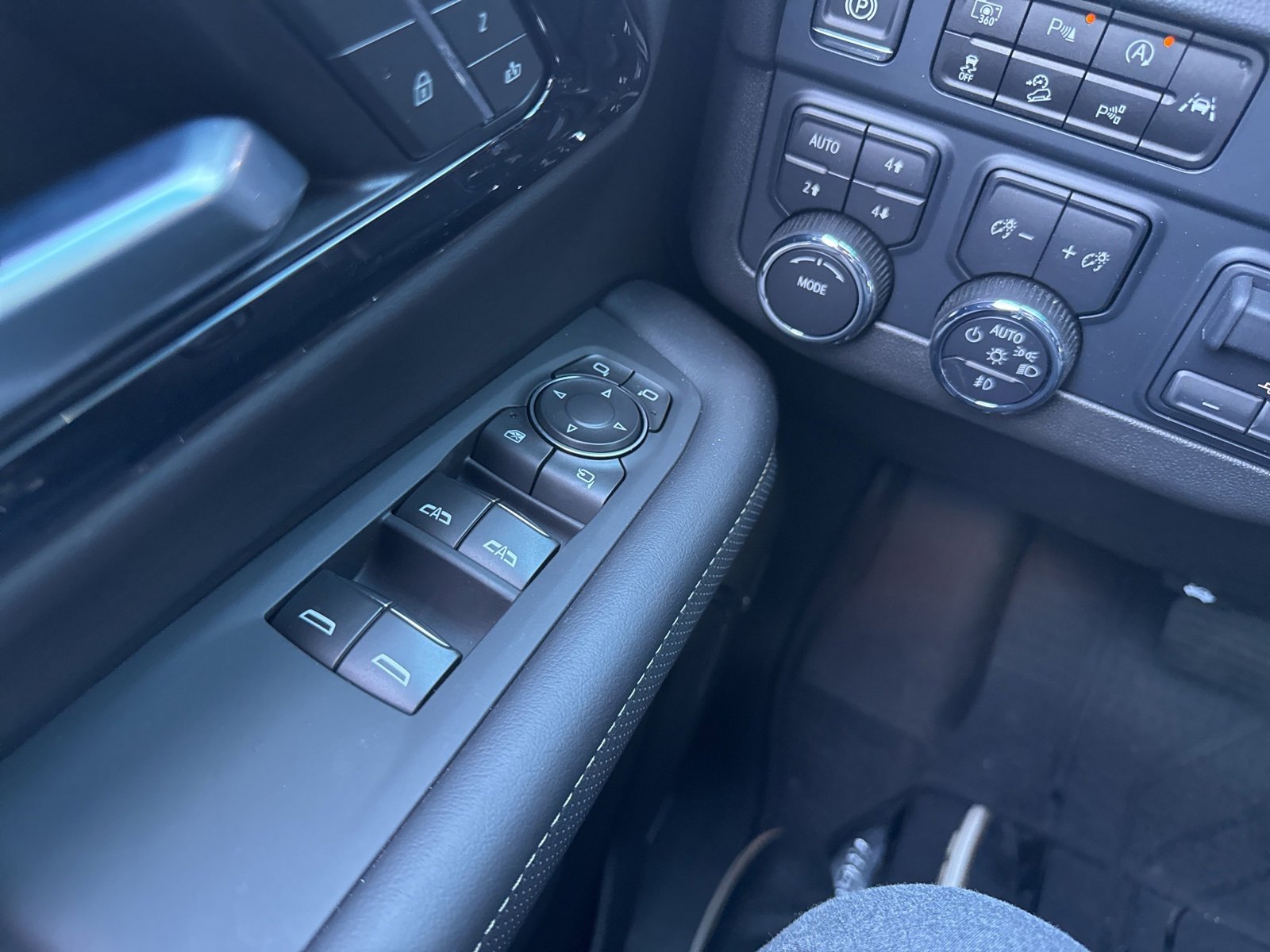 2025 Chevrolet Tahoe Premier photo 39