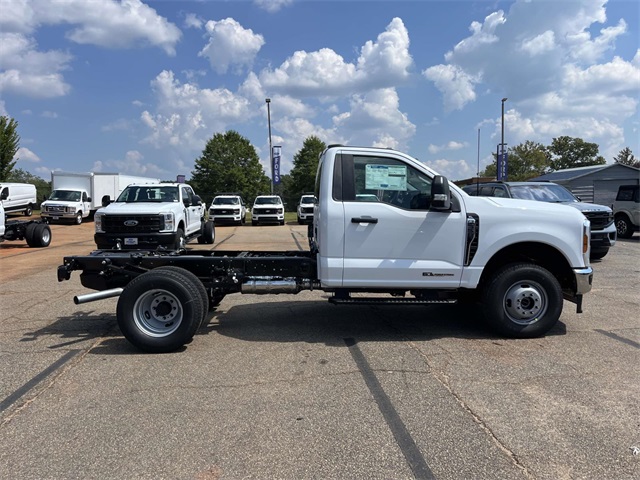 2026 Ford F-350 photo 2