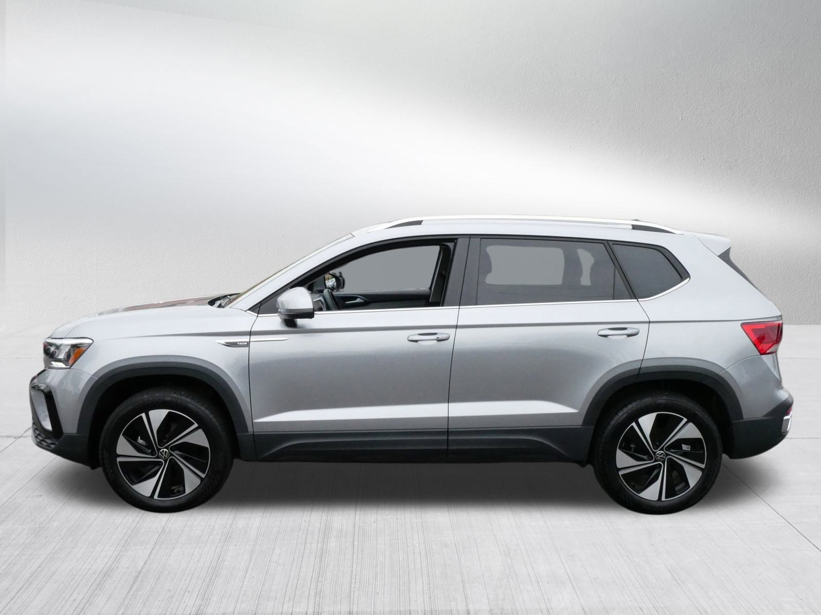 2024 Volkswagen Taos SE photo 4