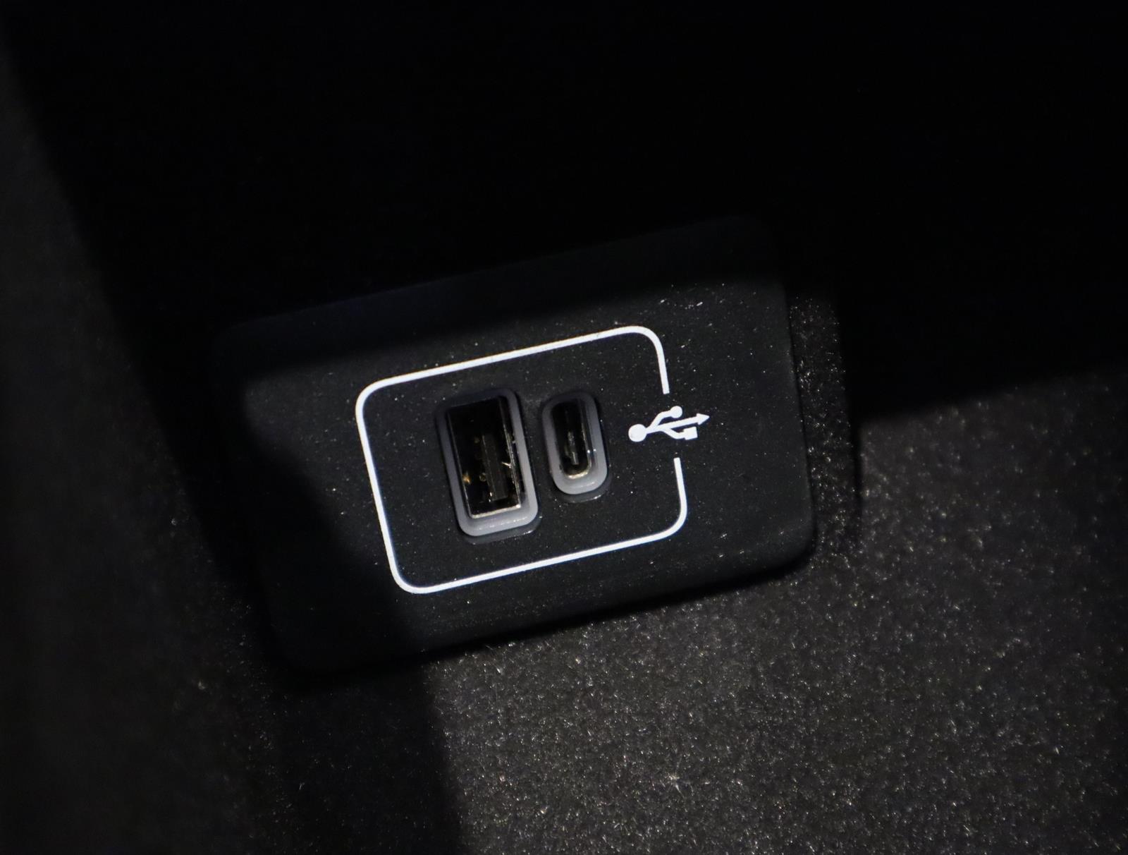 New 2024 Bianco Astro Metallic Maserati GT AWD image 32