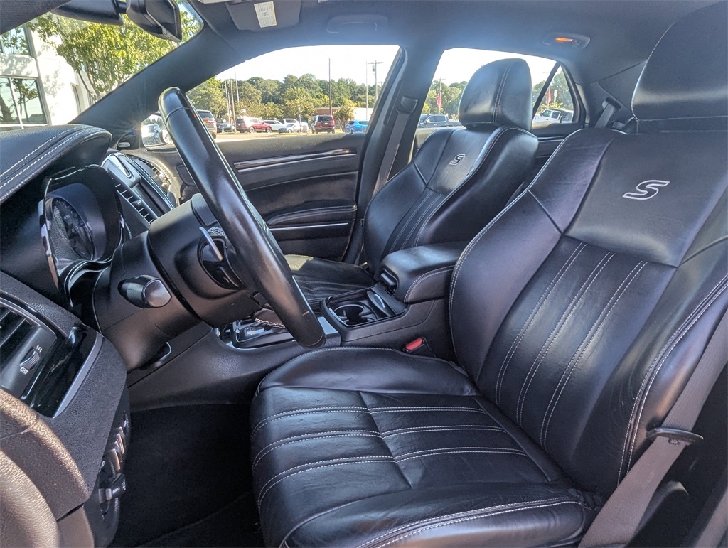 2019 Chrysler 300 S photo 27