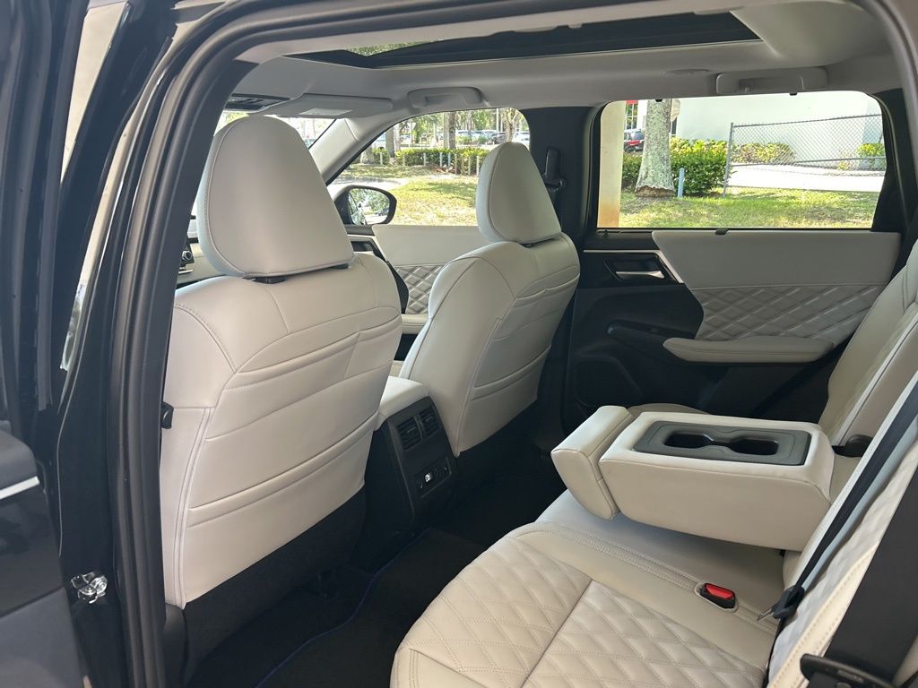 2025 Mitsubishi Outlander PHEV SEL Platinum photo 40