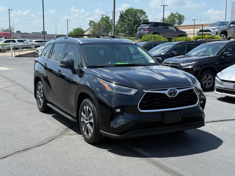 2021 Toyota Highlander XLE's photo