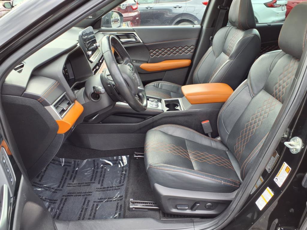 2023 Mitsubishi Outlander SEL photo 2
