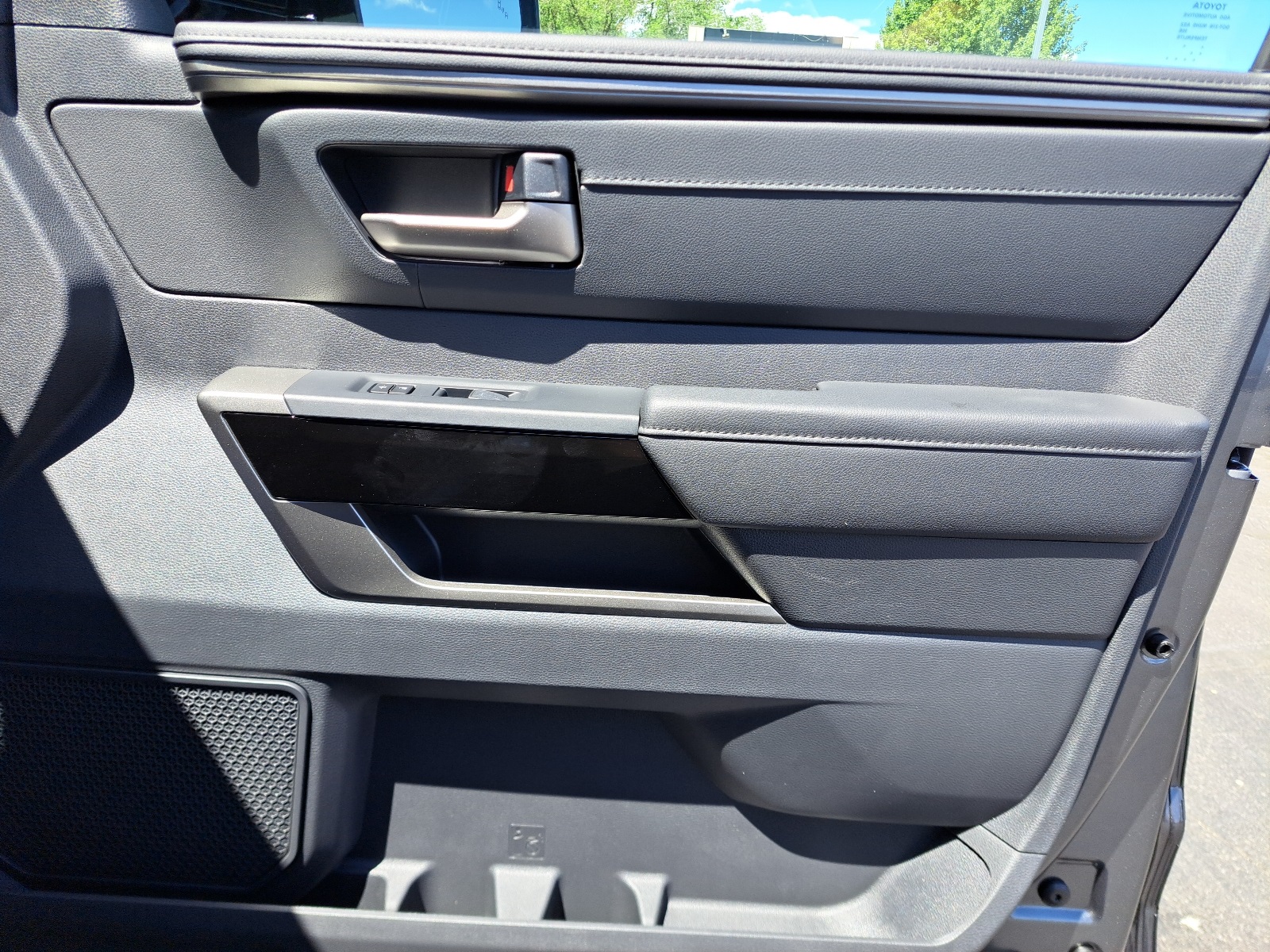 2025 Toyota Tundra Limited CrewMax photo 27