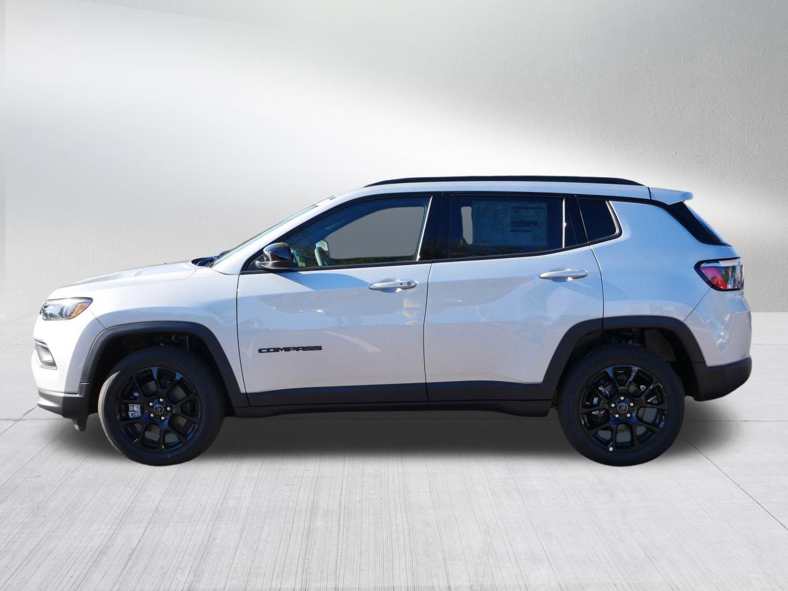 2026 Jeep Compass Latitude photo 3