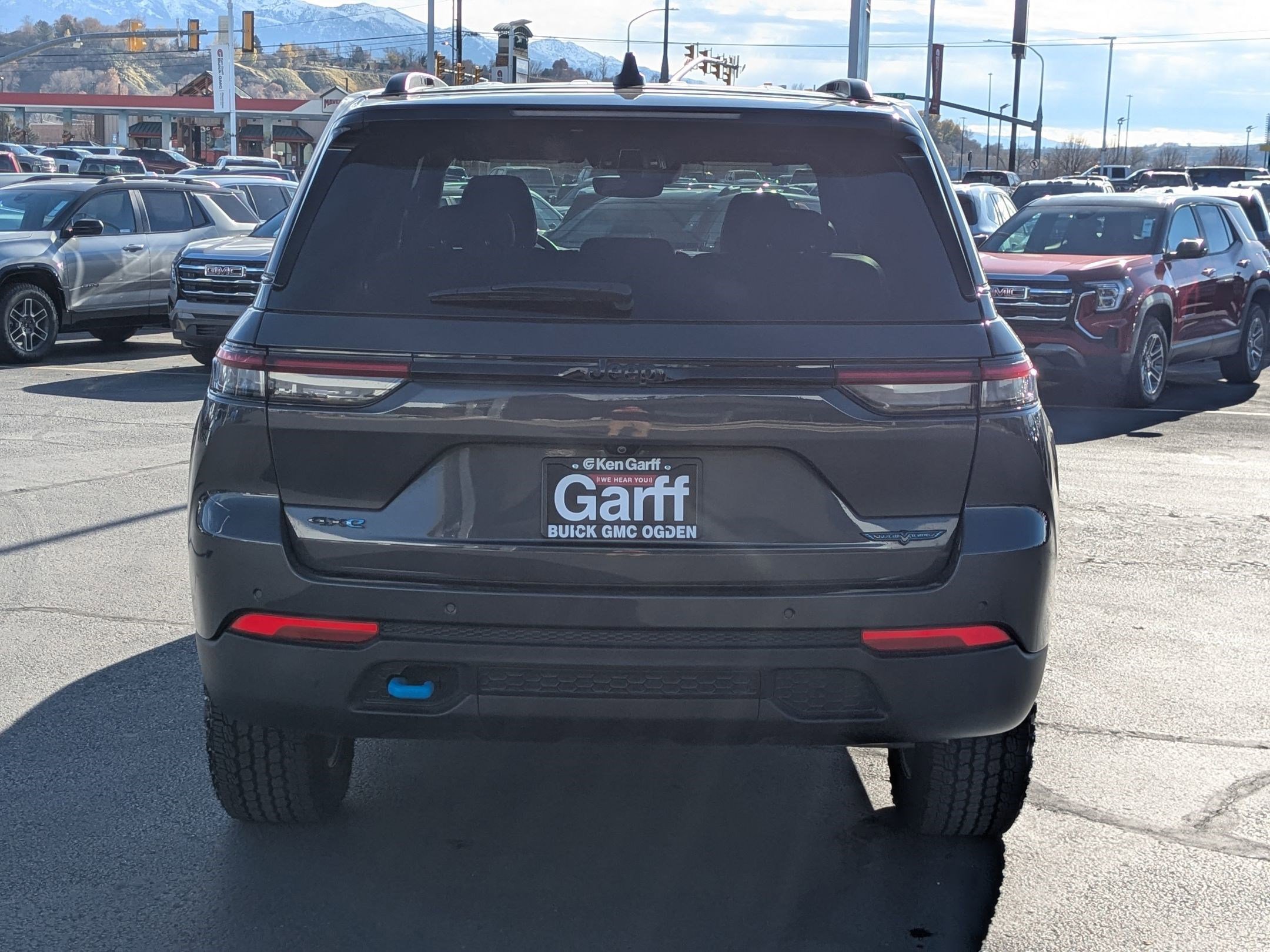 2025 Jeep Cherokee Trailhawk photo 3