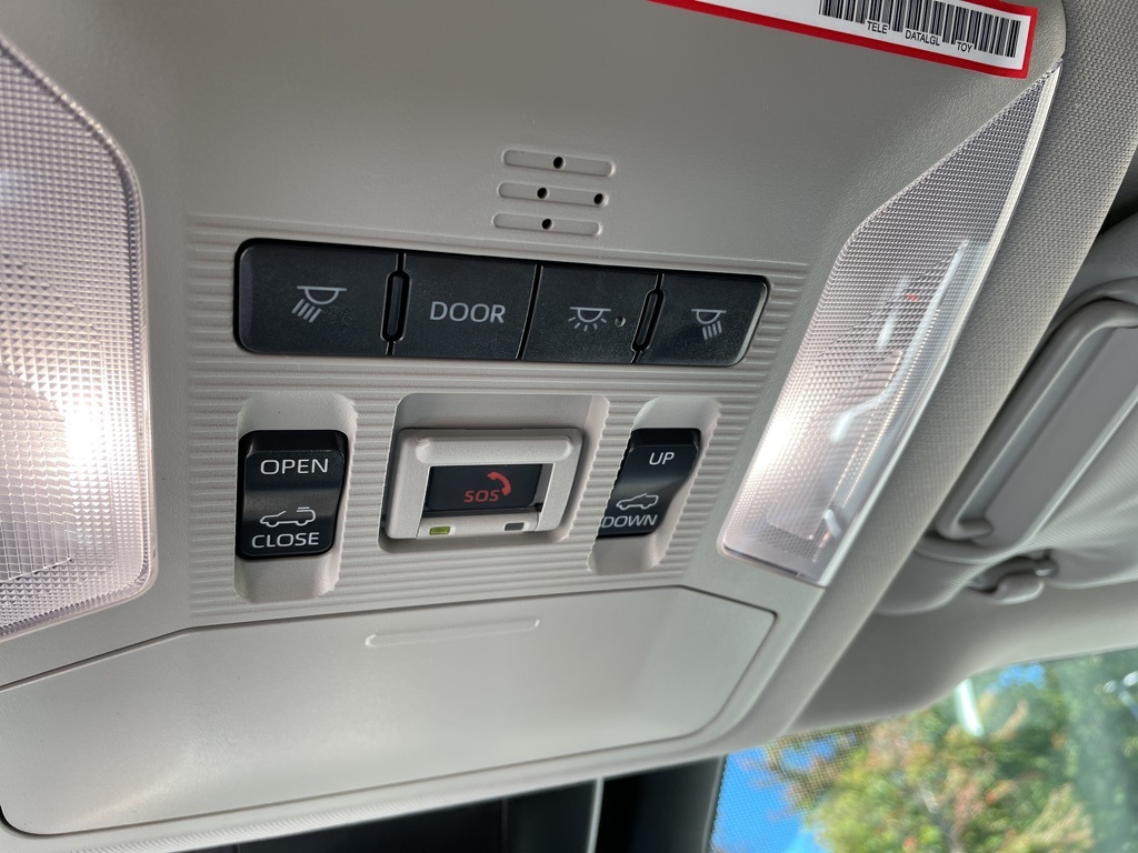 2025 Toyota RAV4 Hybrid XLE photo 10
