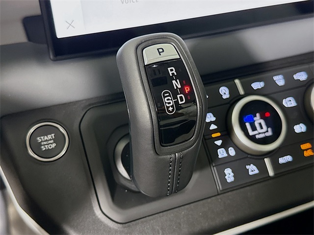2025 Land Rover Defender 110 X-Dynamic SE photo 14
