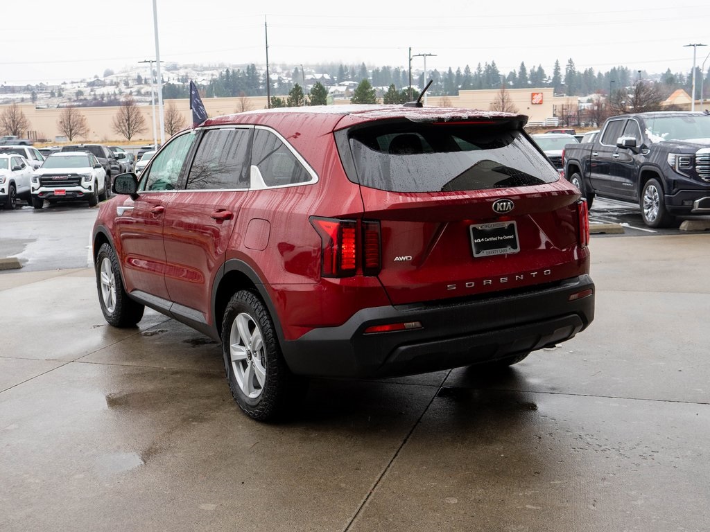 2021 Kia Sorento LX photo 3