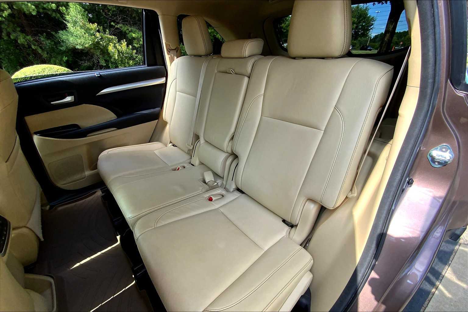 2017 Toyota Highlander XLE photo 19