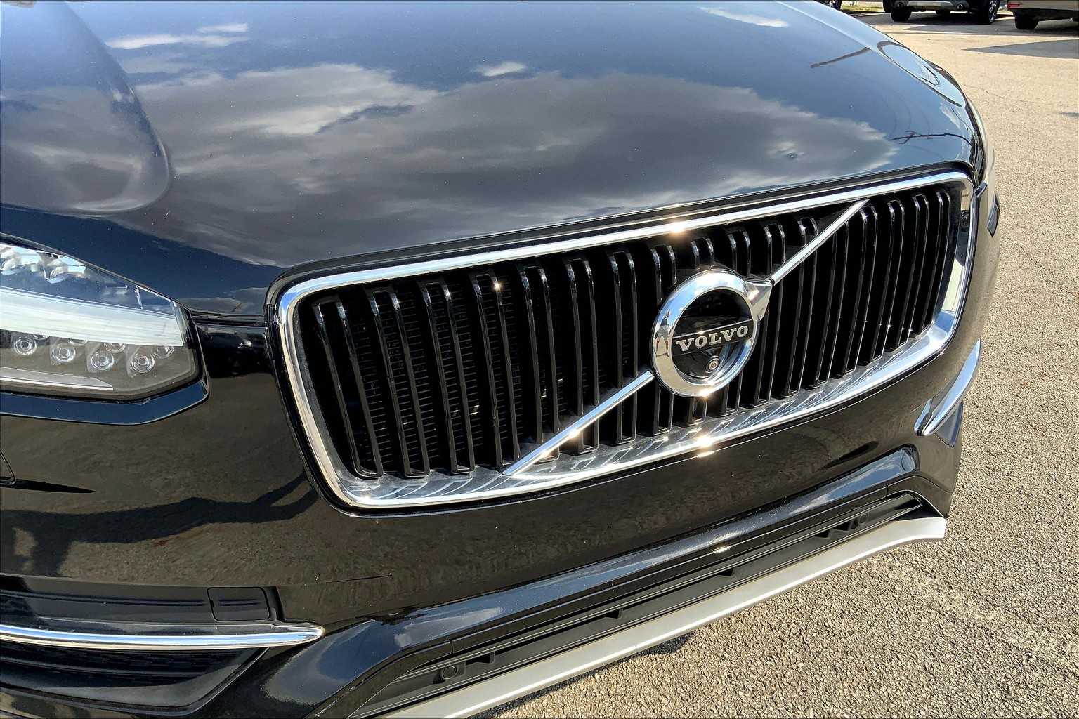 2017 Volvo XC90 Momentum photo 26