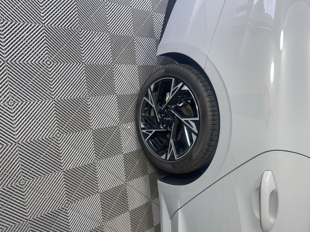 2025 Kia K5 GT-Line photo 15
