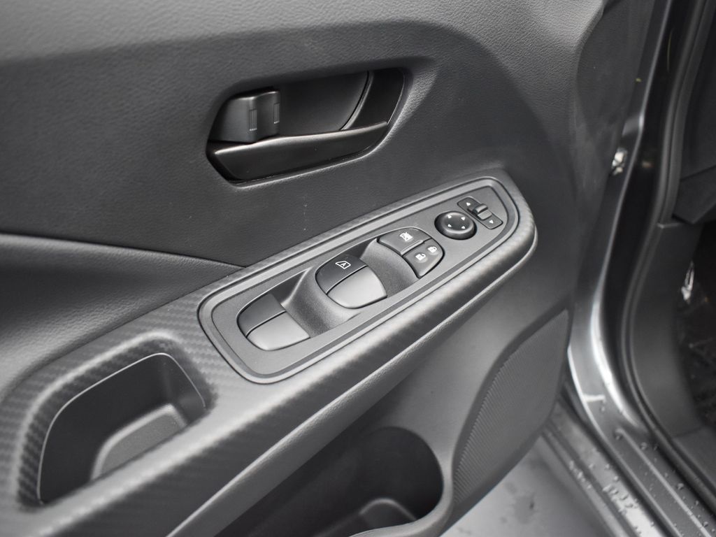 2025 Nissan Versa 1.6 S photo 20