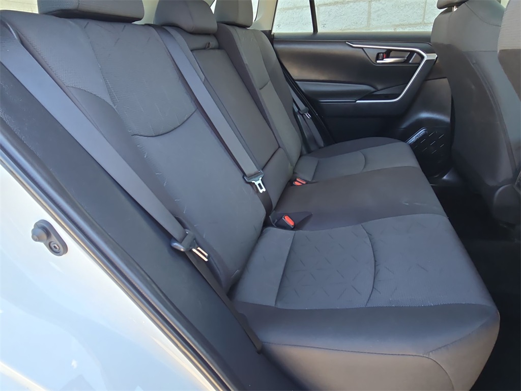 2024 Toyota RAV4 XLE photo 34