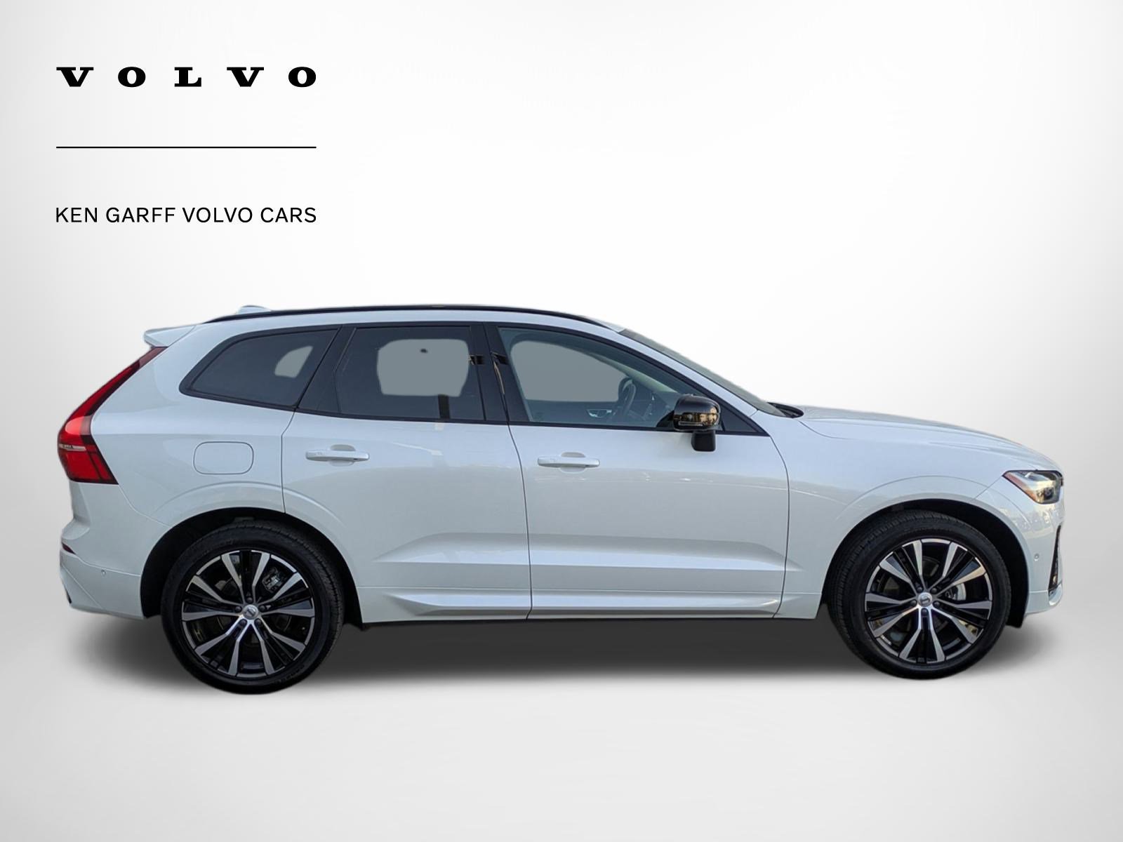 2025 Volvo XC60 Plus photo 2